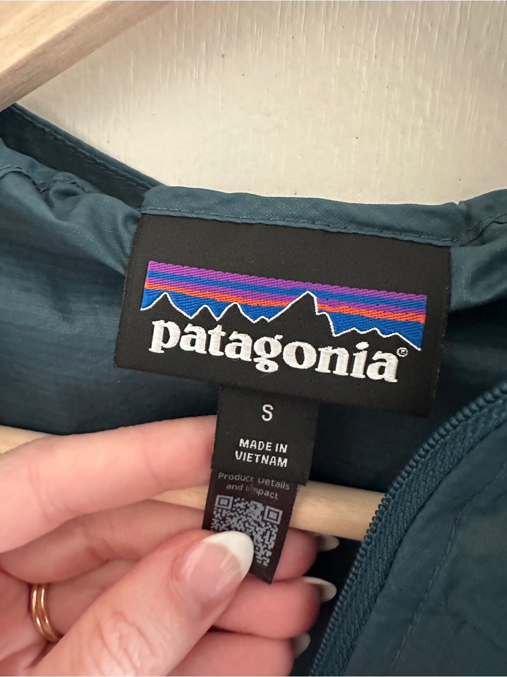 Patagonia Women's Houdini Jacket - Picture 3 of 4